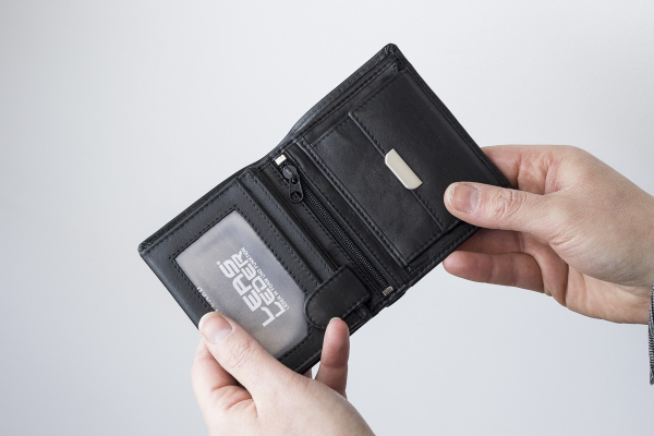 LEAS Mini Geldbörse mit Riegel extra dünn im Hochformat Echt-Leder, schwarz